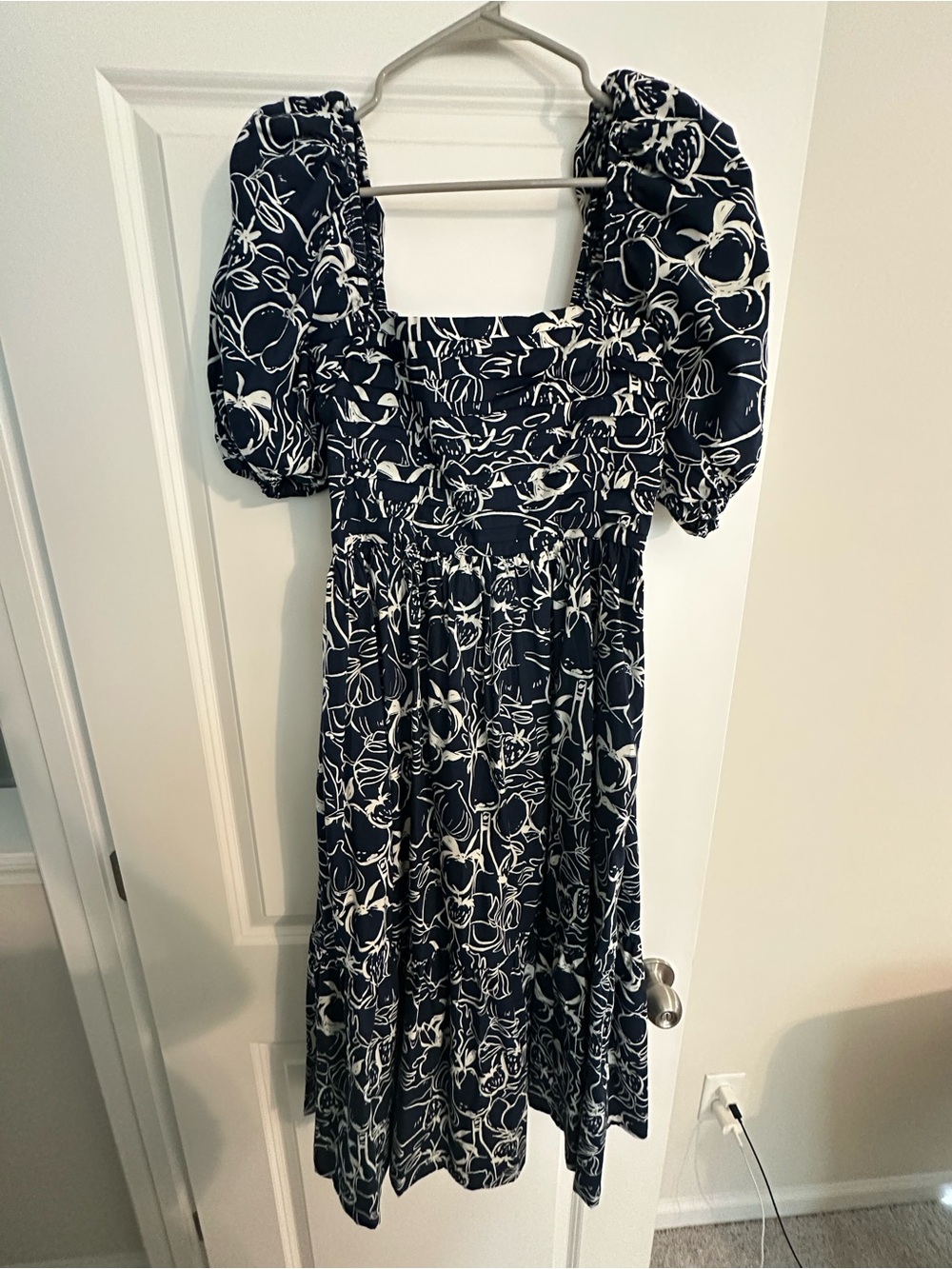 Abercrombie & Fitch Navy and White Floral Puff Sleeve Midi Dress